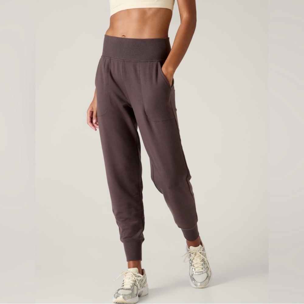Athleta Coaster Luxe Jogger, size M, Shale, Light Wear, Comfy